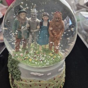 Wizard of Oz Snow Globe with Characters